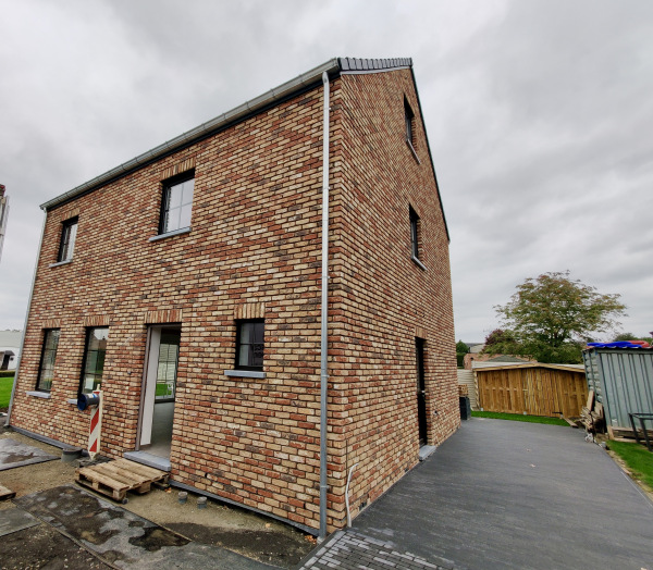 AVL Woningbouw realisatie eigentijdse woning Kortenaken