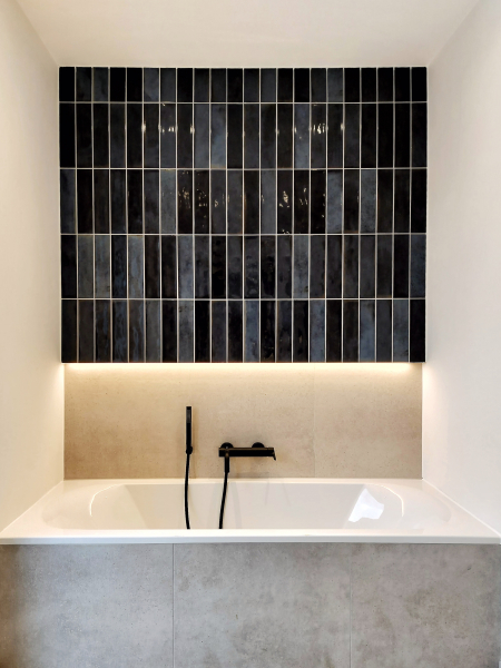 La Finesse lot 2, badkamer, bad met verlichting