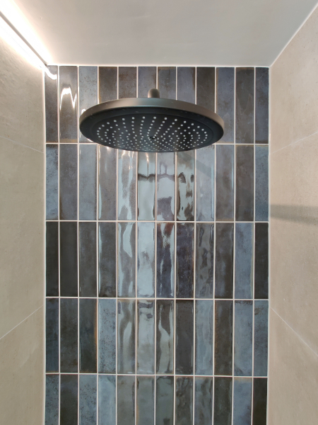 La Finesse lot 2, badkamer, douch met verlichting en kranen